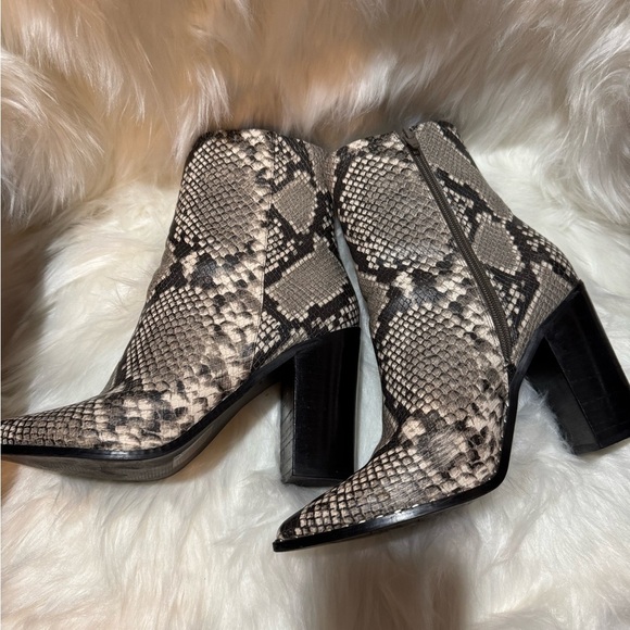 Aldo Snakeskin Pattern Women's Boots - Picture 7 of 9